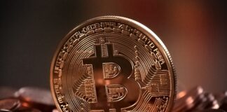 Ile miejsc po przecinku ma Bitcoin?