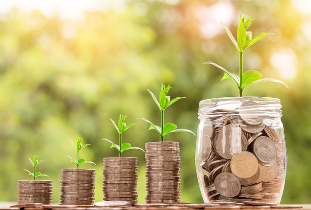 Czym się różni bank centralny od banku komercyjnego? Czym się różni bank centralny od banku komercyjnego?